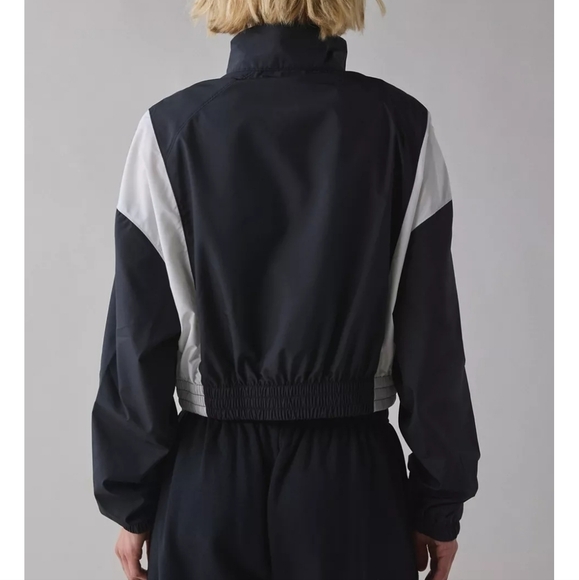 NWT Womens Nike Lightweight Jacket - Picture 3 of 5